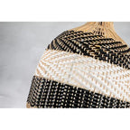 Suspension lumineuse en rotin noir et blanc