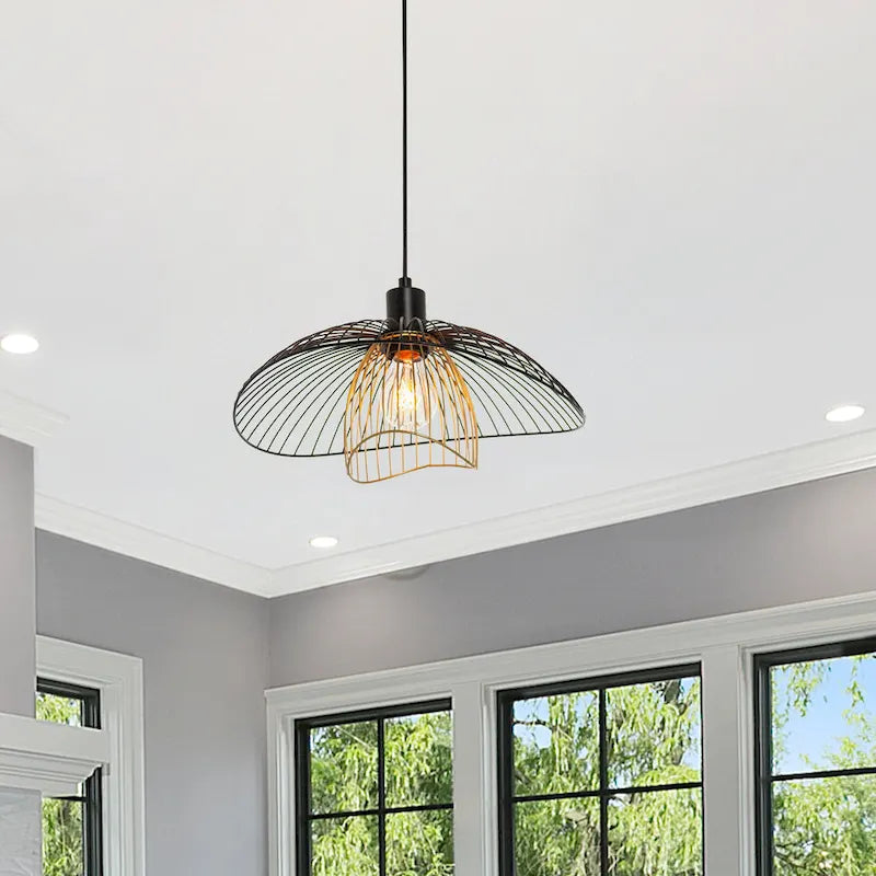 Suspension Elizabeth River of Goods, abat-jour double en métal noir et or, 35,2 cm (13,875 po) - 36,5 x 35,2 x 24,8 cm (14,375 x 13,875 x 9,75/57,75 po)