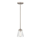 Suspension Josleen de Millennium Lighting, disponible en plusieurs finitions avec abat-jour en verre transparent