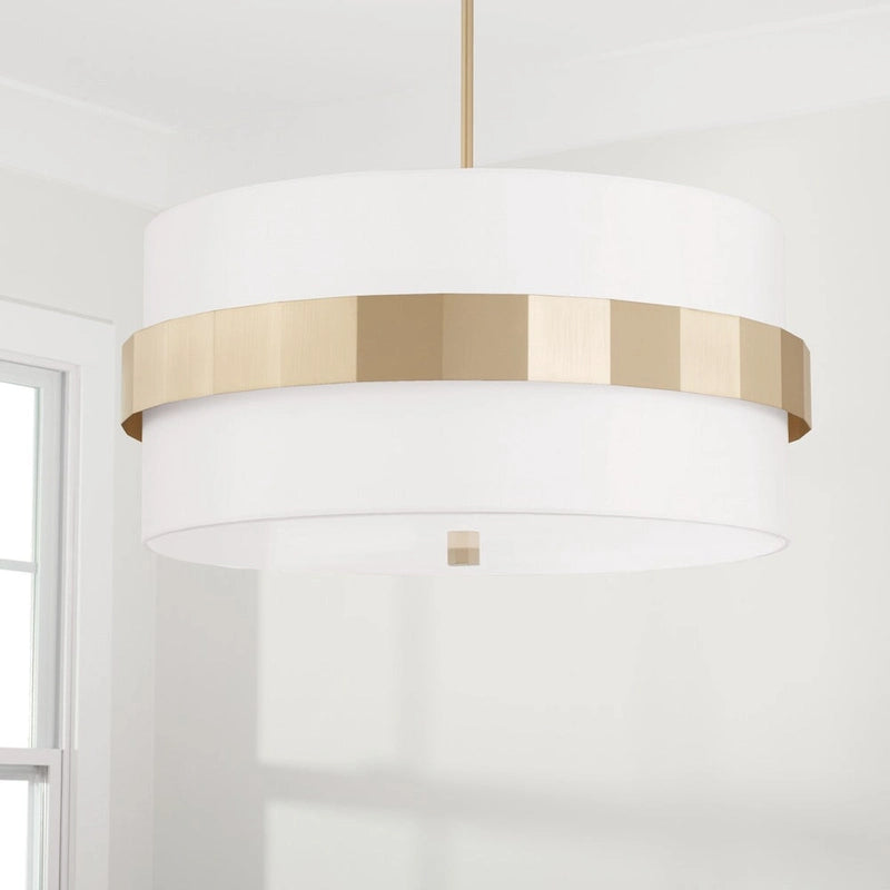 Suspension Sutton à 4 lumières, grand tambour, couleur or doux, avec abat-jour en tissu blanc et diffuseur en verre dépoli