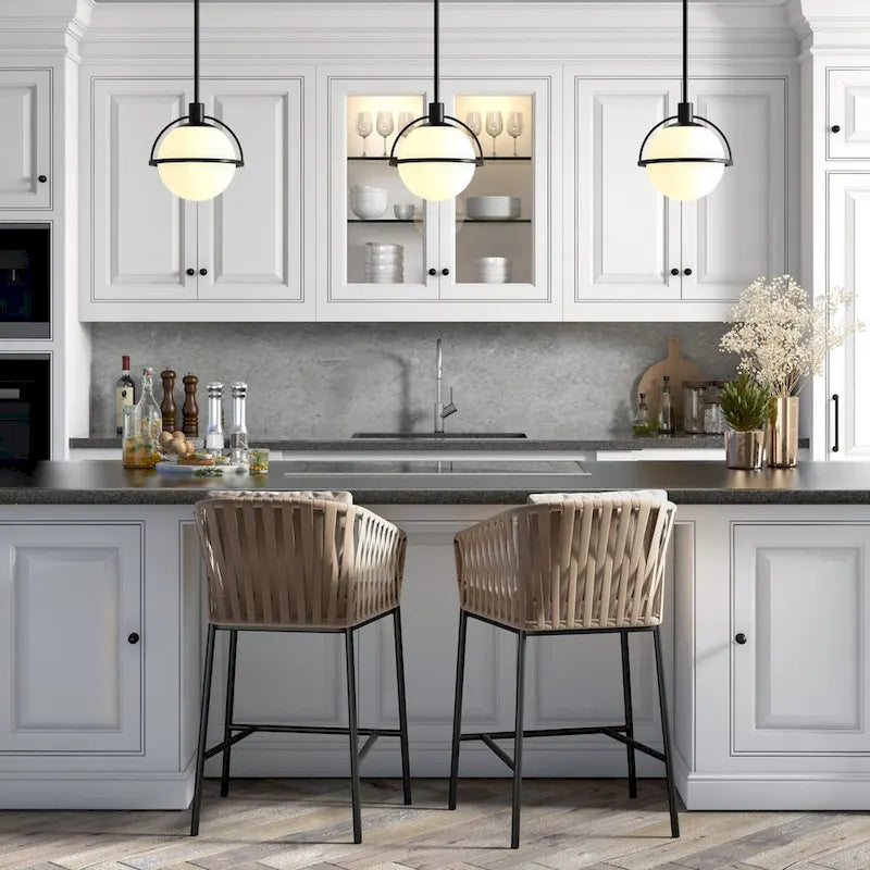 Pendentif Cieonna en bronze noirci et verre opalin blanc - Bronze noirci/Verre opalin