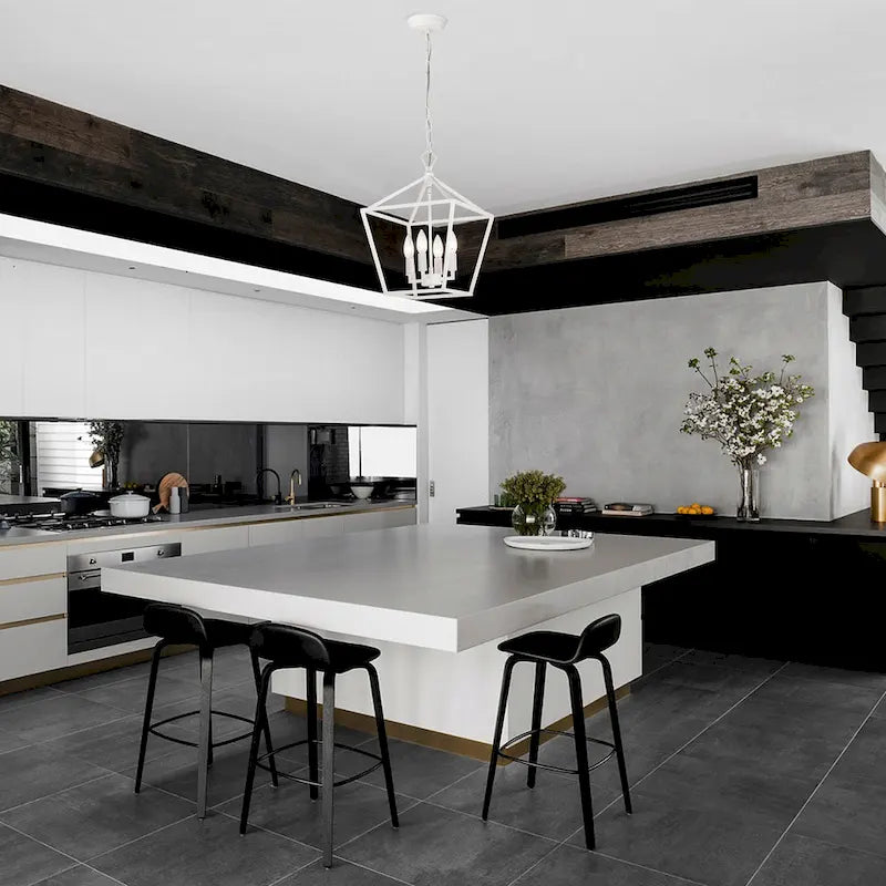 Suspension Renzo 12 po à 4 lumières, style ferme, blanche, avec abat-jour en métal ajouré - Non disponible