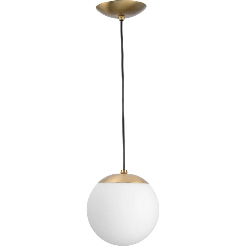 Suspension Atwell Collection en bronze brossé et globe en verre opale, petit modèle - 20,3 cm x 20,3 cm x 21,6 cm