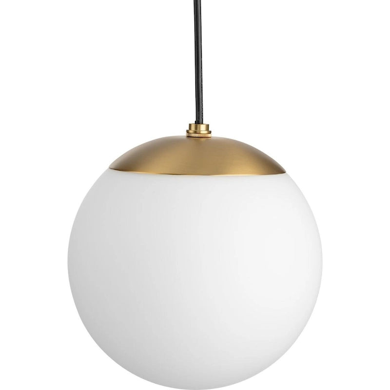 Suspension Atwell Collection en bronze brossé et globe en verre opale, petit modèle - 20,3 cm x 20,3 cm x 21,6 cm